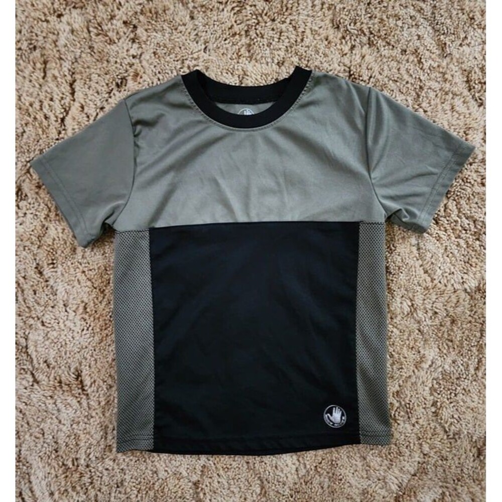 Body Glove Boys Green & Black T-shirt Size: Small (8)